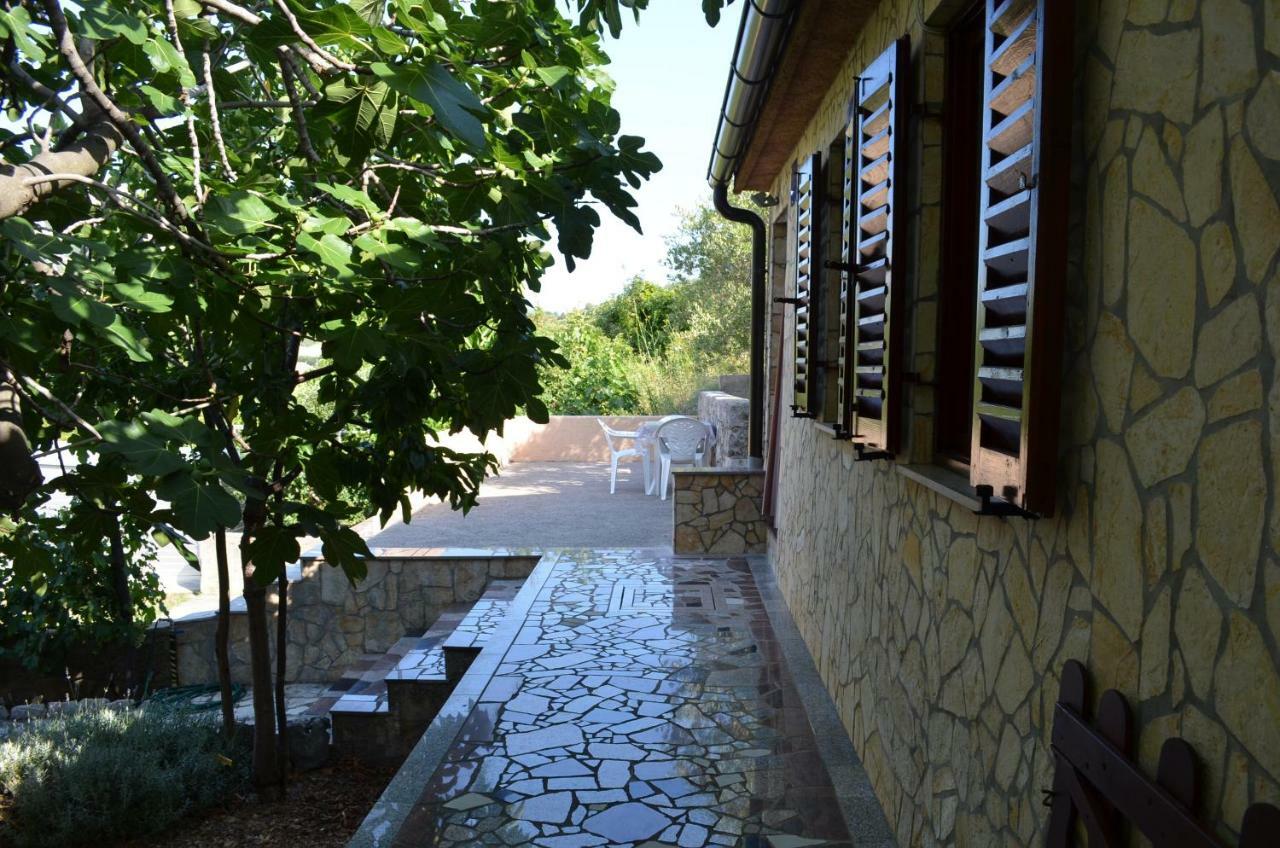 Holiday Home Garina Draga Bašćanska Eksteriør billede